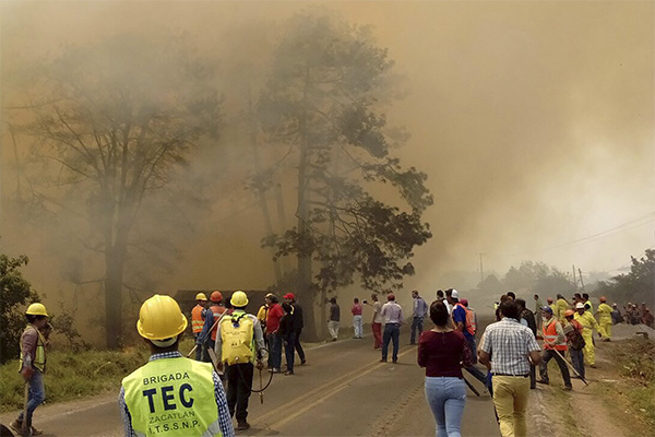 Informan que está controlado en 75 % el incendio en Zacatlán