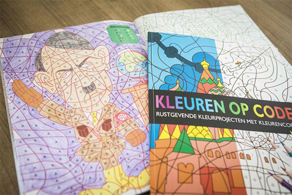 Escándalo en Holanda por libro para colorear con imagen de Hitler