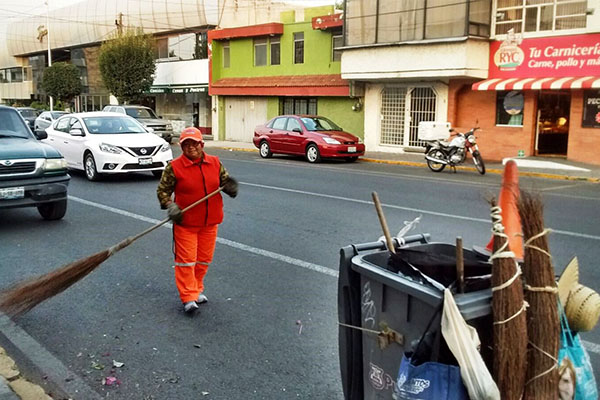 Cuadrillas de limpia garantizan un eficiente servicio a poblanos