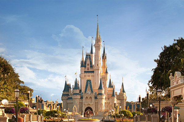 Multado por llevar a su hija a Disney World… en días escolares