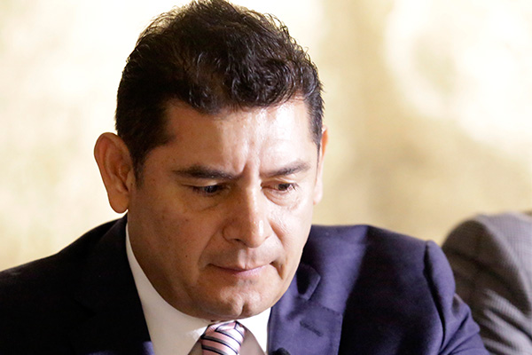 El probo priista Alejandro Armenta tiene un pie en MORENA