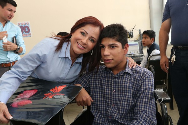Dinorah López fortalece la educación e integración laboral de personas con discapacidad