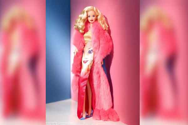 "Barbie" lucirá vestido estampado con su imagen creada por Andy Warhol