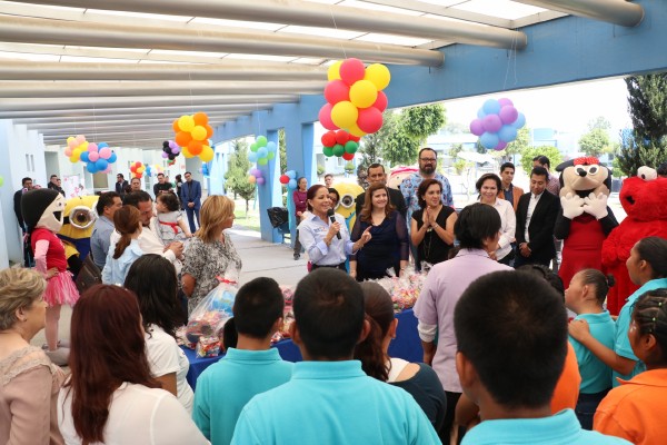 Dinorah López celebra el Día del Niño en las casas de asistencia del SEDIF