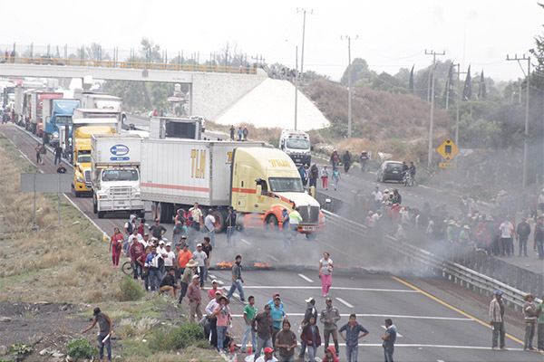 Advierte SGG que usará la fuerza si no desbloquean la Puebla-Orizaba