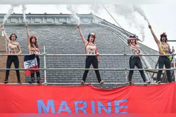 Feministas protestan contra Le Pen en la casilla donde le corresponde votar