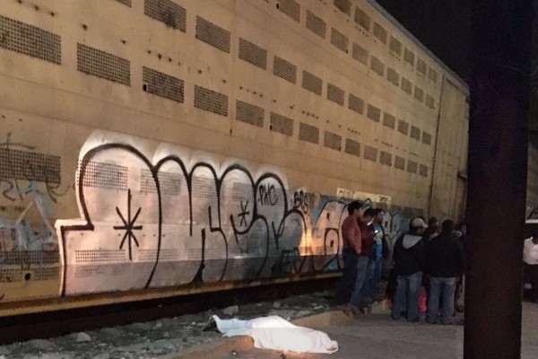 Estudiante fue arrollado por el tren; sus amigos lo habrían empujado