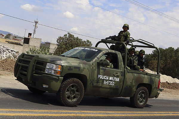 Refriega entre militares y chupaductos termina con un muerto