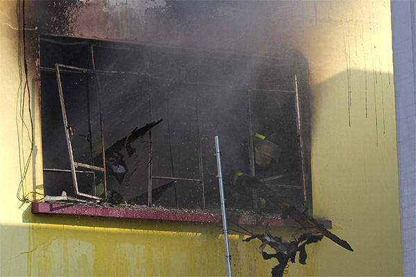 Desquiciado huachicolero prende fuego a su casa con esposa e hijos dentro