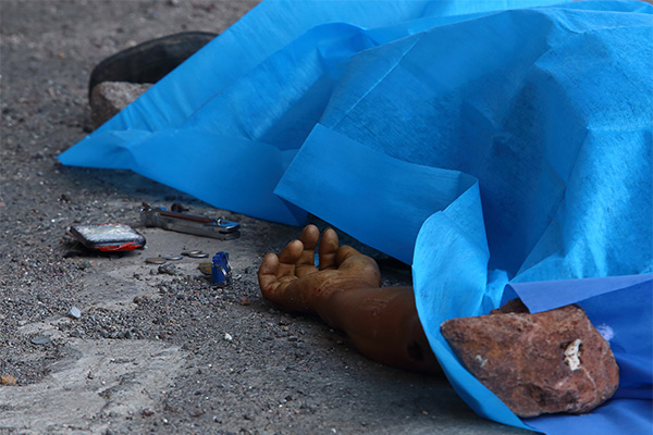 Hallan a hombre en barranca; antes fue torturado