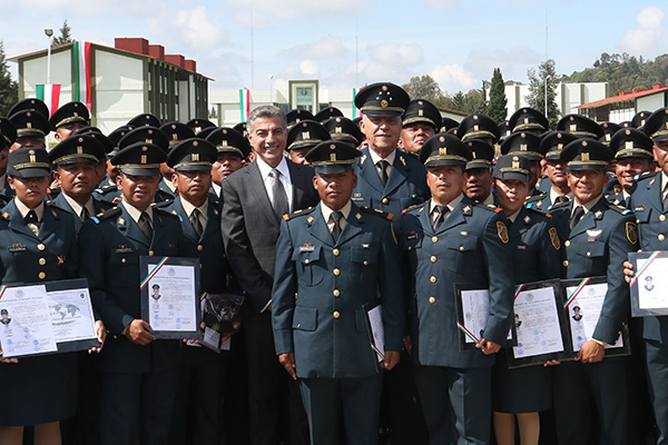 Gali y Cienfuegos encabezan graduación de oficiales de la segunda antigüedad 2016