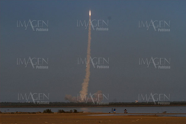 India lanza al espacio su cohete más pesado