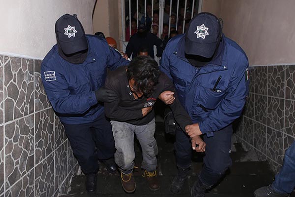Linchan en Totimehuacán a dos supuestos robachicos
