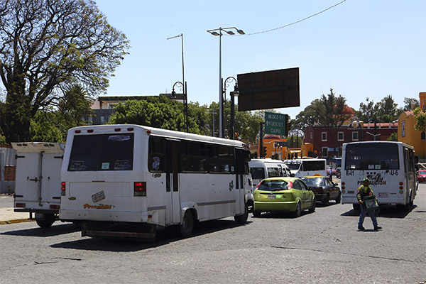 7 asaltantes golpean y desvalijan a pasajeros de la ruta 20
