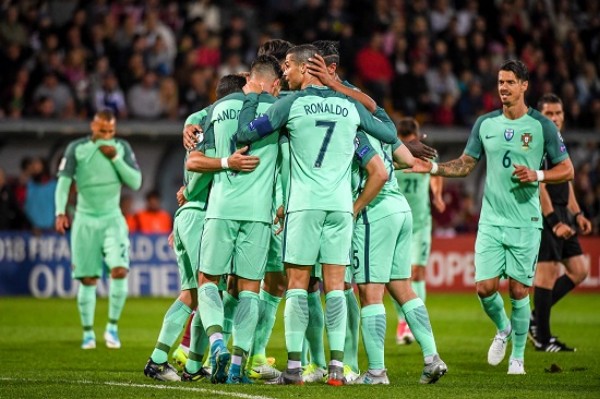 Portugal mantiene esperanzas mundialistas, tras vencer 3-0 a Letonia
