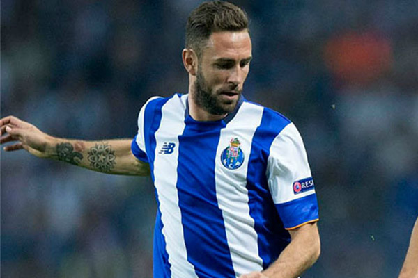 Futuro de Miguel Layún con Porto sigue en el aire