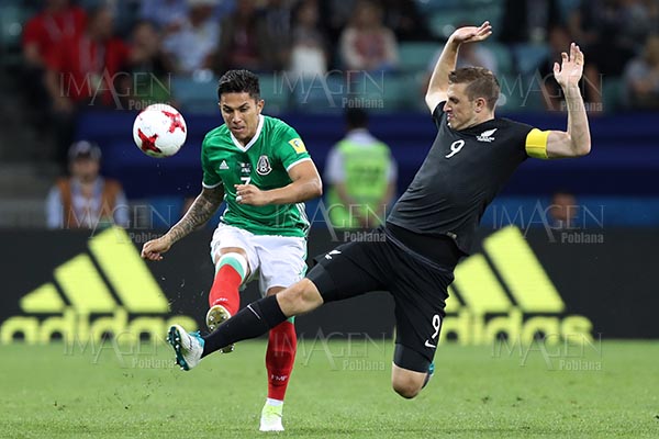 Carlos Salcedo causa baja del Tri por lesión sufrida en Copa Confederaciones