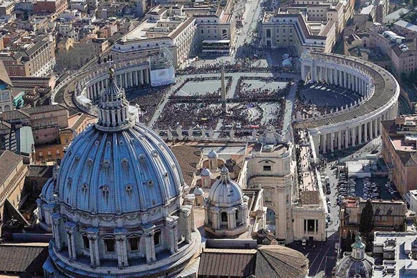 Descubren orgía gay y drogas al interior del Vaticano