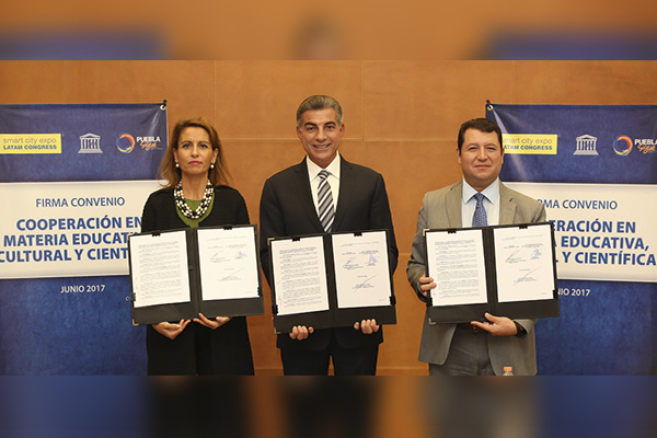 Tony Gali firma convenio de colaboración con Unesco y Fira Barcelona