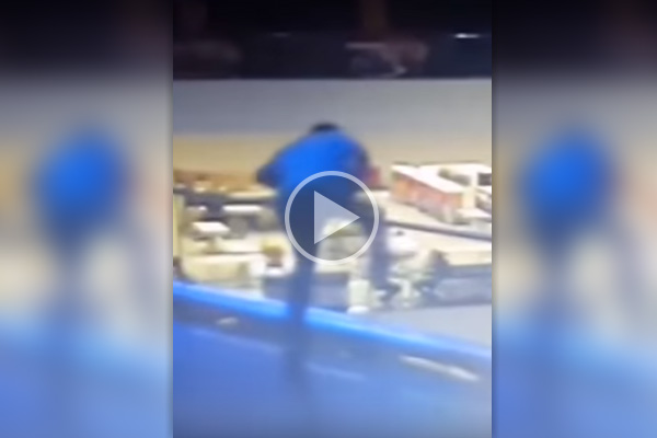 Joven se suicida saltando desde el tercer piso de un centro comercial
