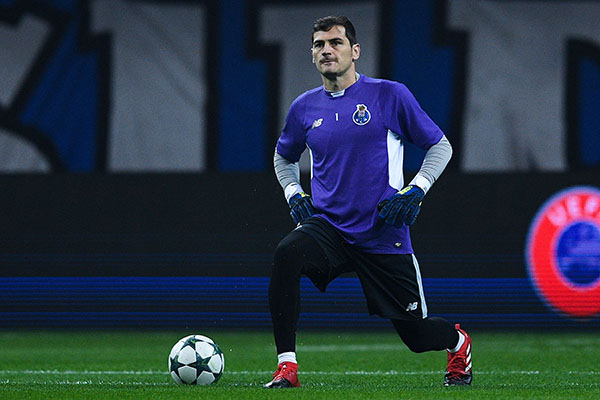 Iker Casillas seguirá con Porto una temporada más