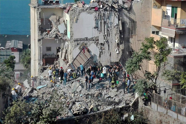Contabilizan ocho desaparecidos en derrumbe de edificio en sur de Italia