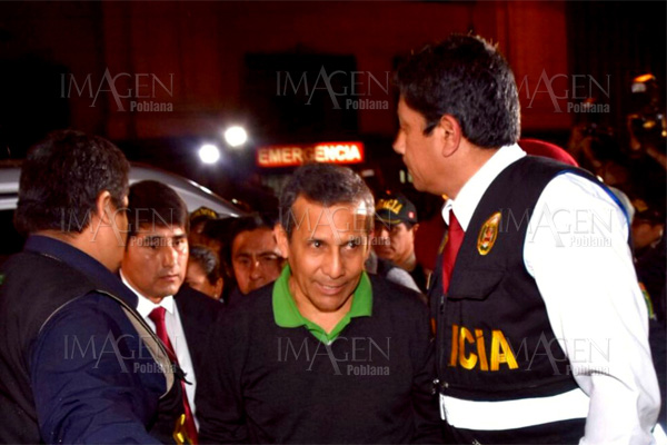Expresidente peruano acude ante juez que dispuso prisión en su contra