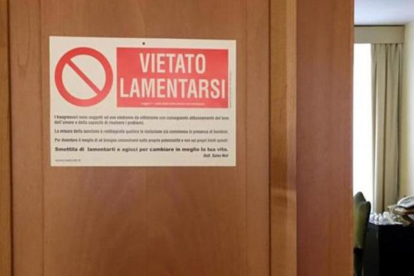 Papa Francisco cuelga cartel en la puerta de su habitación: “Prohibido lamentarse”