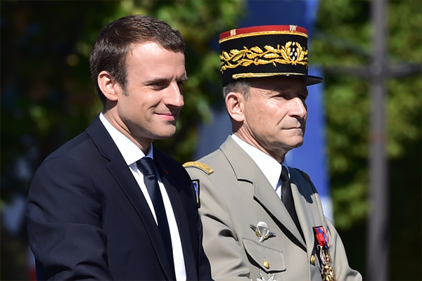 Renuncia jefe de ejército francés por polémica con Macron