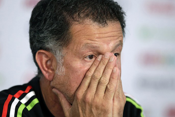 Con reclamos y rechiflas reciben a Juan Carlos Osorio