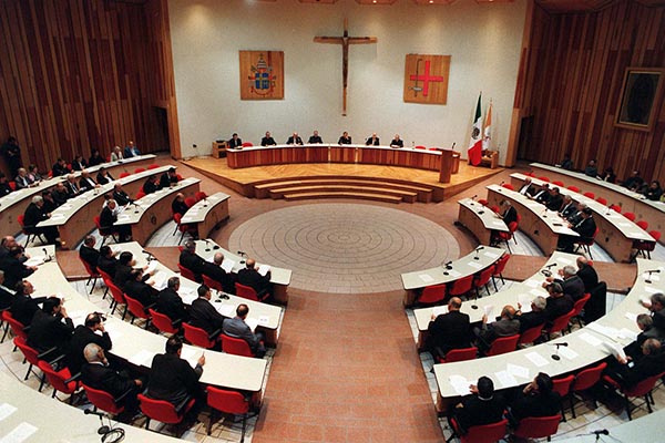 De fabricación casera, artefacto explosivo que dañó puerta del Episcopado