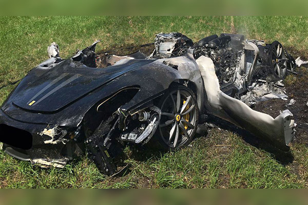 Destruye su Ferrari una hora después de haberlo comprado