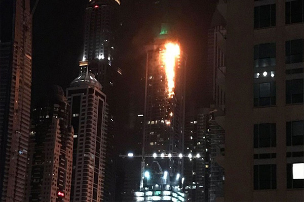 Dubai sofoca incendio en rascacielos y reporta saldo blanco