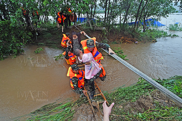 Suman 24 muertos por inundación repentina en China