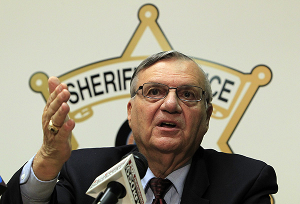 Legisladores estatales de EUA condenan el perdón de Trump a Arpaio
