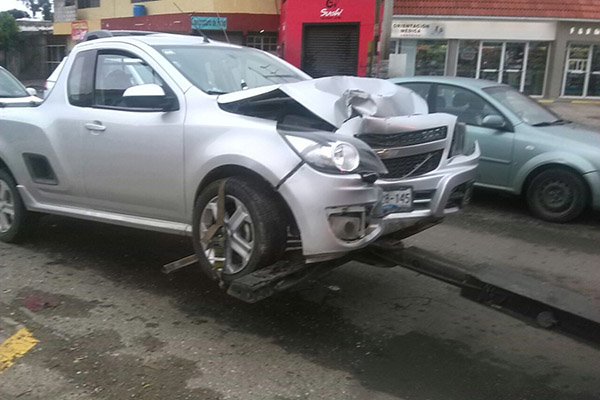 Un bache tuvo la culpa: conductor