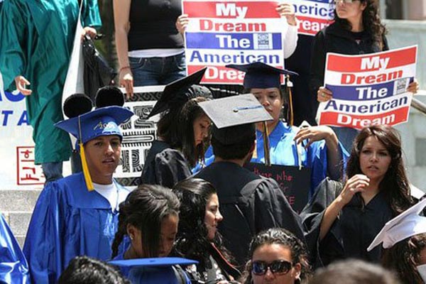 México anuncia seis acciones de ayuda a "dreamers"