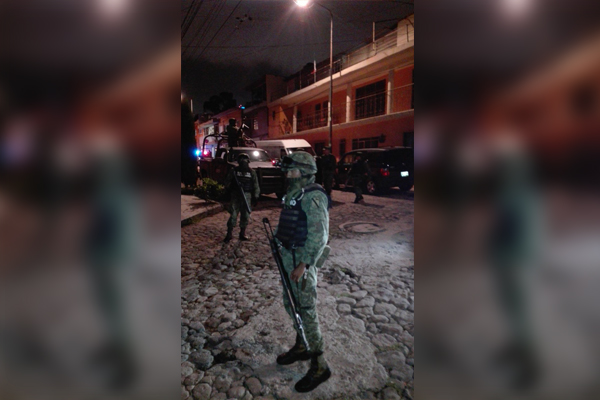 Militares inspeccionaron vivienda en Lomas 5 de Mayo