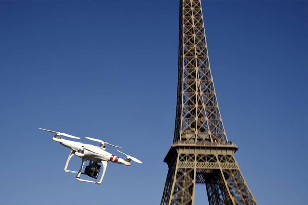 Francia equipará al Ejército con drones armados