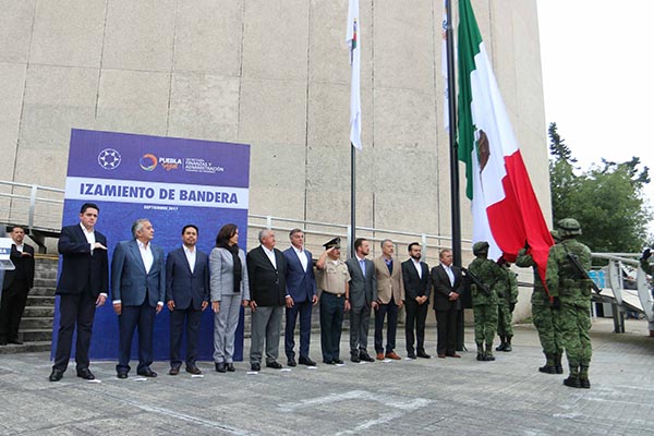 Participa Tony Gali en el izamiento de bandera de la SFA