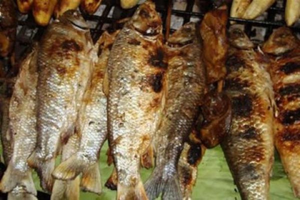 56 personas se intoxican tras consumir pescado ahumado en Ucrania