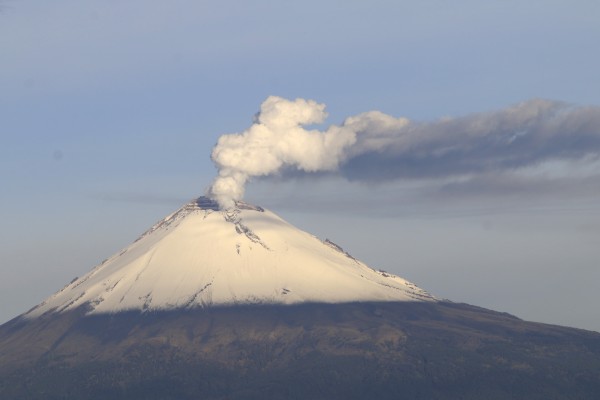 Sin caída de ceniza en Puebla por fumarola del Popocatépetl