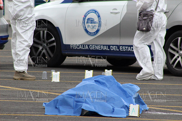 Pánico en plaza comercial Centro Sur por balacera; habría dos muertos
