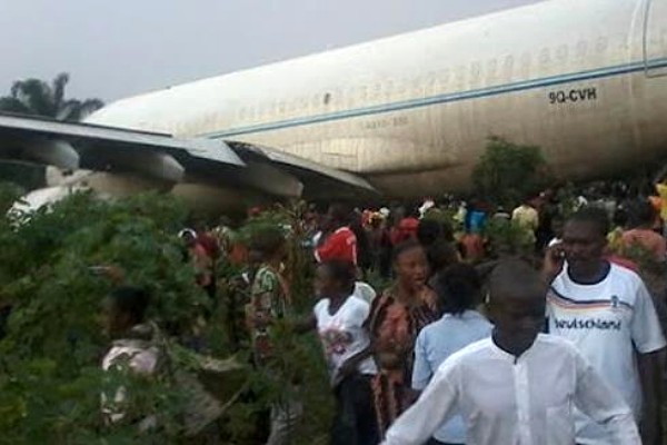 Avión militar se estrella cerca de la capital del Congo; no hay supervivientes
