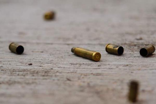 Madre e hijos acribillados desde un auto en marcha
