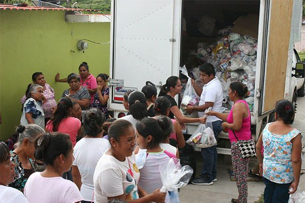 Voluntariado del Poder Judicial entrega víveres a damnificados por sismo