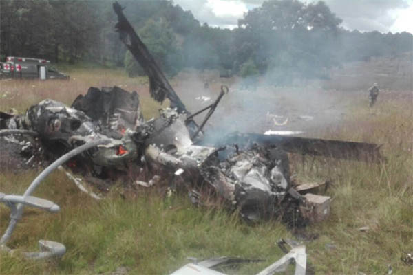 Mueren siete militares tras desplome de helicóptero oficial en Durango