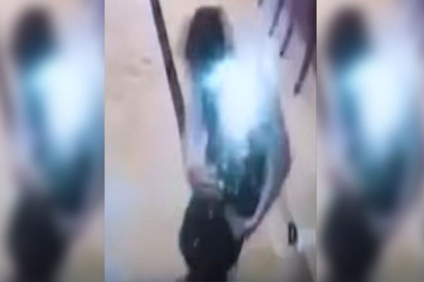 Aterrador momento: le explotó el celular en el pecho