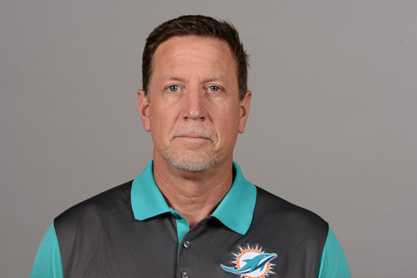 Coach de los Delfines renuncia tras ser grabado consumiendo cocaína