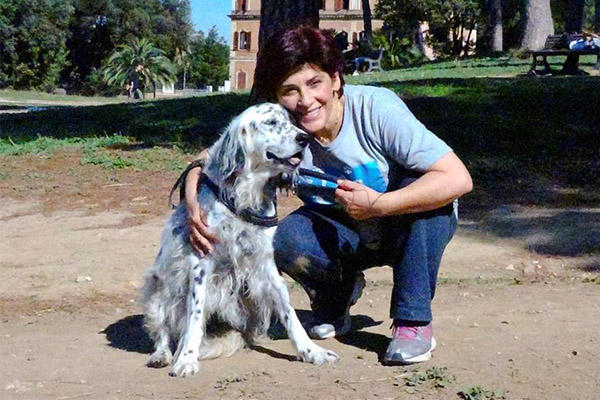Italiana obtuvo baja laboral de dos días para cuidar a su perro enfermo